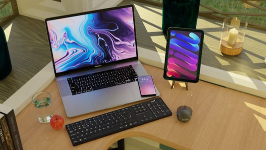 【初心者向け】高齢者にはパソコンとタブレットどっちがいい？違いと選び方を分かりやすく解説 pontdes-tech.